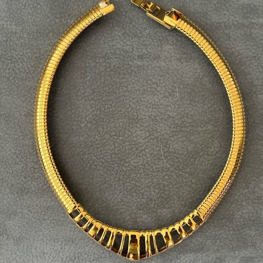 Monet vintage gold tone necklace